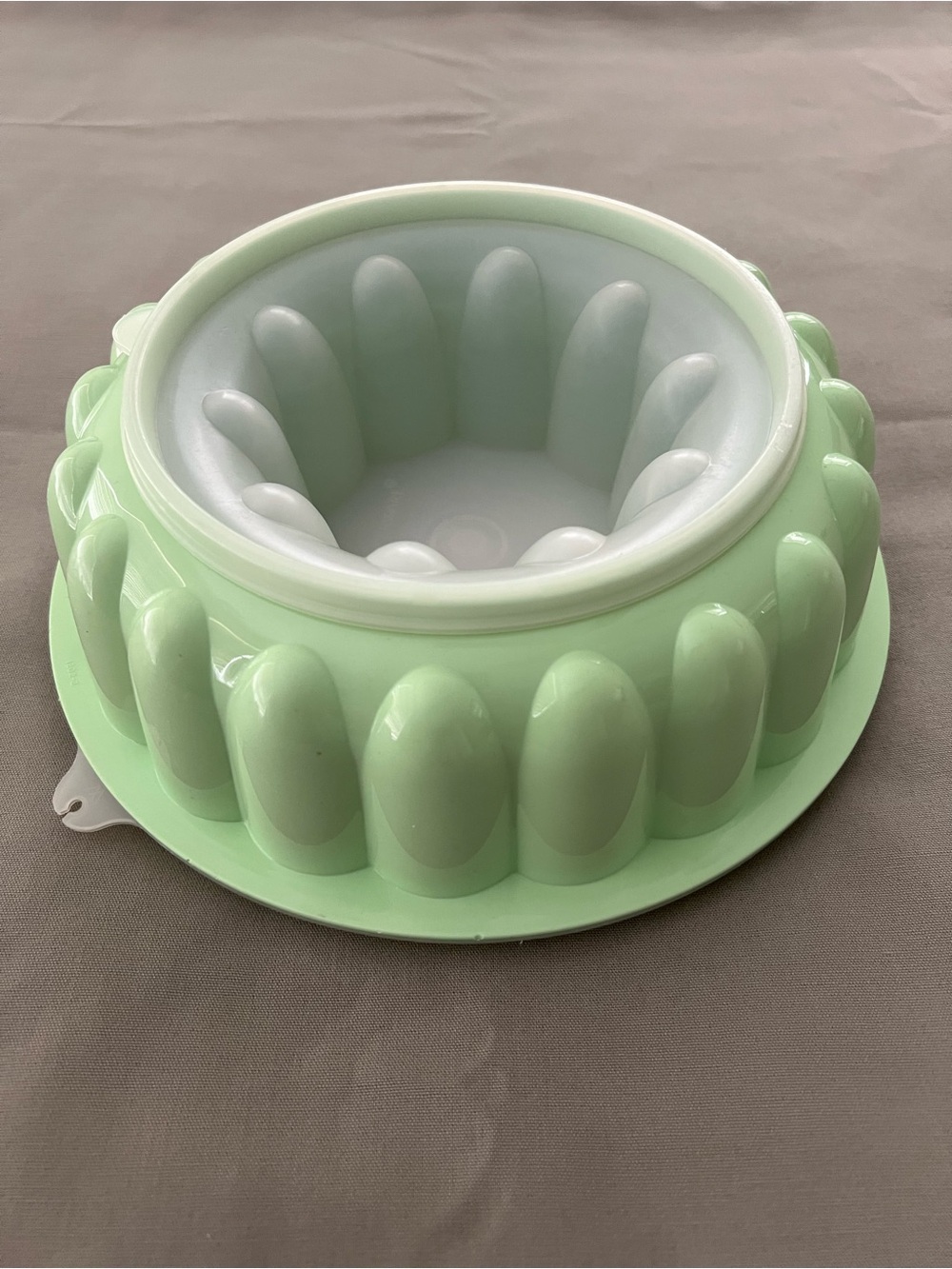 Vintage Tupperware Mint Green Gelatin / Jello Mold with Lid